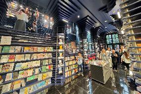 First Bookstore Open in Tianjin