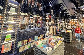 First Bookstore Open in Tianjin