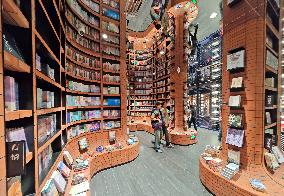 First Bookstore Open in Tianjin