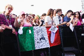 The Audience Of Nicki Minaj Concert In Milan