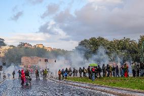 Pro-Palestinian Protest Marks 1st Year Of Gaza War - Rome