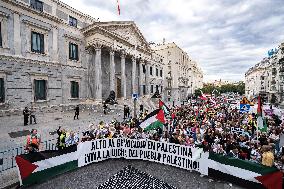 Pro-Palestinian Protest Marks 1st Year Of Gaza War  - Madrid