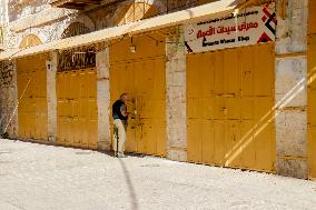 General strike in Hebron to protest Israeli air raid on Tulkarem refugee camp