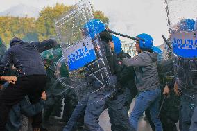 Police Clashes With Protesters At Pro-Palestine March - Rome