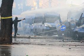 Police Clashes With Protesters At Pro-Palestine March - Rome