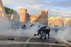 Police Clashes With Protesters At Pro-Palestine March - Rome