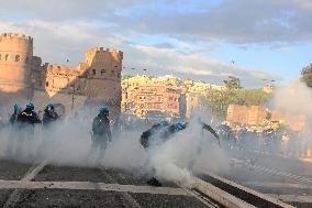 Police Clashes With Protesters At Pro-Palestine March - Rome