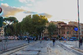 Police Clashes With Protesters At Pro-Palestine March - Rome