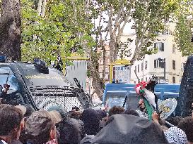 Police Clashes With Protesters At Pro-Palestine March - Rome