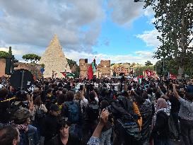 Police Clashes With Protesters At Pro-Palestine March - Rome