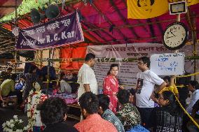 Junior Doctors Are Doing A Hunger Strike To Protest Against The Rape And Murder Of A PGT Woman Doctor In Kolkata, India