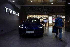 Tesla Store In Lisbon