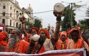 Hindu Holy Men Protest In India