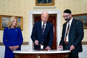 Joe Biden in a yahrzeit candle lighting - Washington