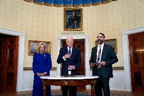 Joe Biden in a yahrzeit candle lighting - Washington