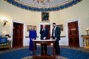 Joe Biden in a yahrzeit candle lighting - Washington