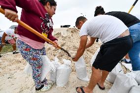 Residents Of Orange County, Florida, Are Collecting Sandbags