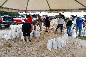 Residents Of Orange County, Florida, Are Collecting Sandbags