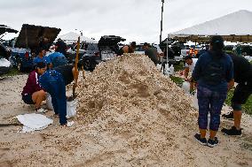 Residents Of Orange County, Florida, Are Collecting Sandbags