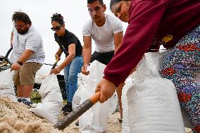 Residents Of Orange County, Florida, Are Collecting Sandbags