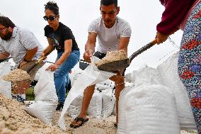 Residents Of Orange County, Florida, Are Collecting Sandbags