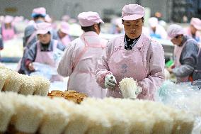 Golden Mushroom Production in Suqian