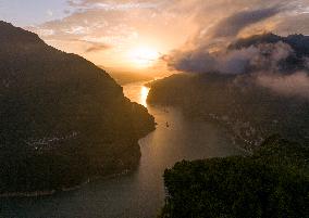 Xiling Gorge Sunrise