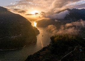 Xiling Gorge Sunrise