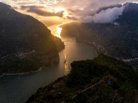 Xiling Gorge Sunrise