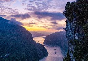 Xiling Gorge Sunrise