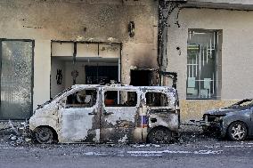 A Handcuffed Suspect Surrounded By Police Officers Leaves The Police Station - Cavaillon