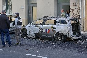 A Handcuffed Suspect Surrounded By Police Officers Leaves The Police Station - Cavaillon