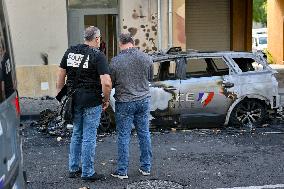 A Handcuffed Suspect Surrounded By Police Officers Leaves The Police Station - Cavaillon