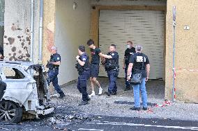 A Handcuffed Suspect Surrounded By Police Officers Leaves The Police Station - Cavaillon