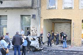 A Handcuffed Suspect Surrounded By Police Officers Leaves The Police Station - Cavaillon