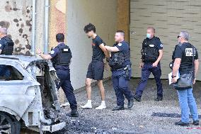 A Handcuffed Suspect Surrounded By Police Officers Leaves The Police Station - Cavaillon