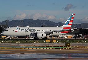 American Airlines Boeing 787 Dreamliner landing in Barcelona