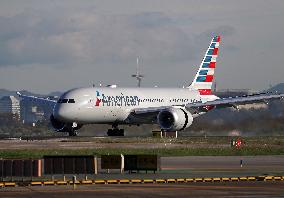 American Airlines Boeing 787 Dreamliner landing in Barcelona