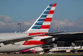 American Airlines Boeing 787 Dreamliner landing in Barcelona