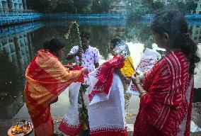 Devotees Performing Nabapatrika Ritual On The Occasion Of The Durga Puja Festival In Kolkata, India