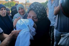 Palestinians Mourn Dead Relatives - Gaza