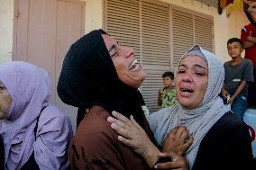 Palestinians Mourn Dead Relatives - Gaza