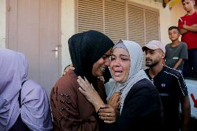 Palestinians Mourn Dead Relatives - Gaza