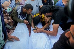 Palestinians Mourn Dead Relatives - Gaza