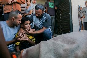 Palestinians Mourn Dead Relatives - Gaza