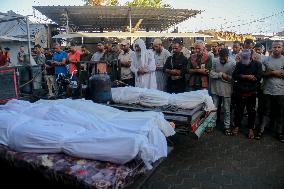 Palestinians Mourn Dead Relatives - Gaza