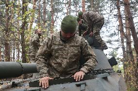 Ukrainian artillery crew at positions in Kharkiv region