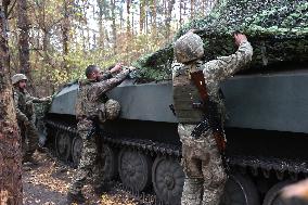 Ukrainian artillery crew at positions in Kharkiv region