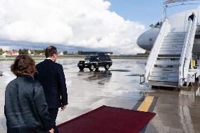 Volodymyr Zelensky welcomeed by Sebastien Lecornu at Orly Airport