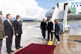 Volodymyr Zelensky welcomeed by Sebastien Lecornu at Orly Airport